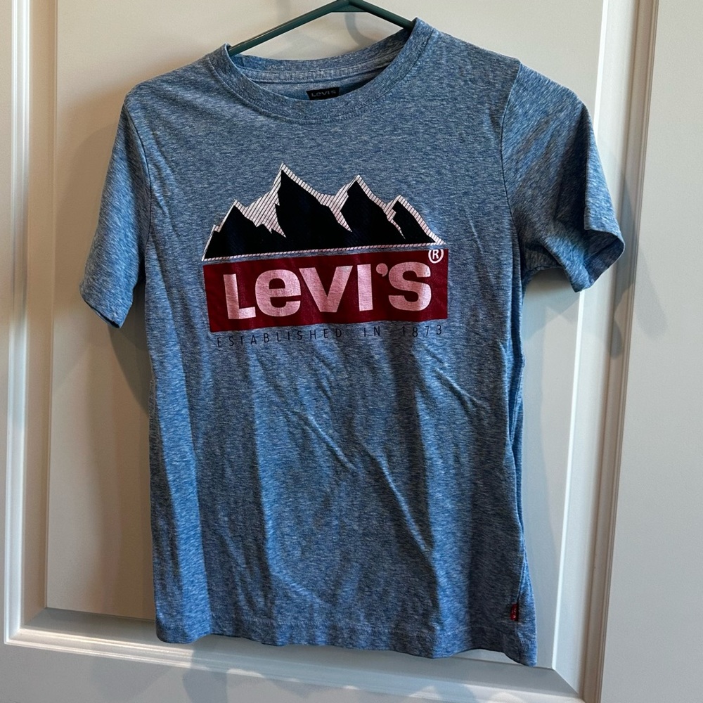 Levi's T-Shirt in size 10-12